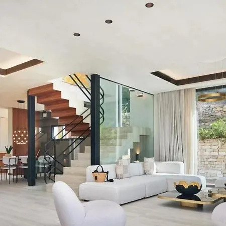 Villa Luxury With View And Swimming Pool *